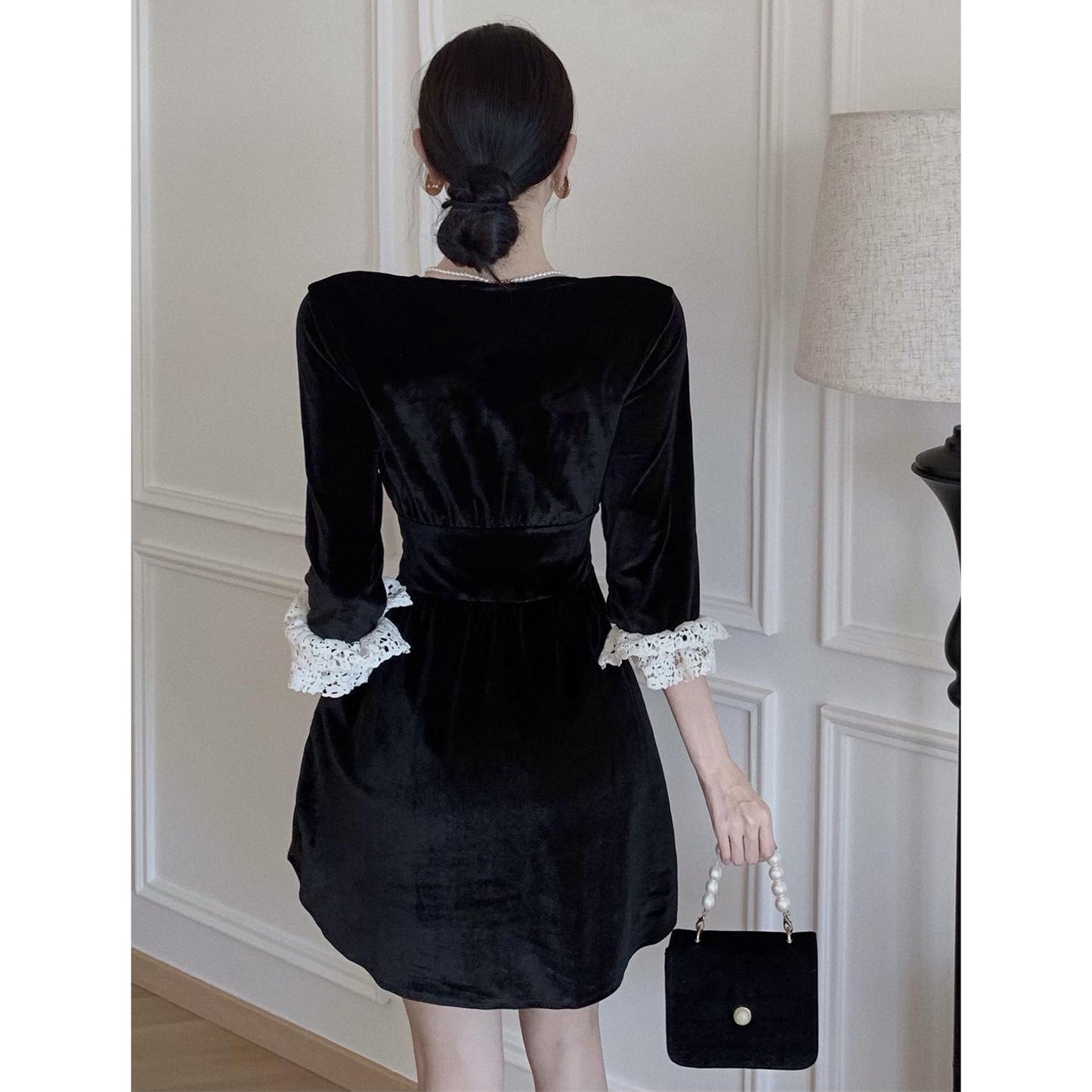 70% Elegant V-Neck Velvet Splicing Lace Waist Dress