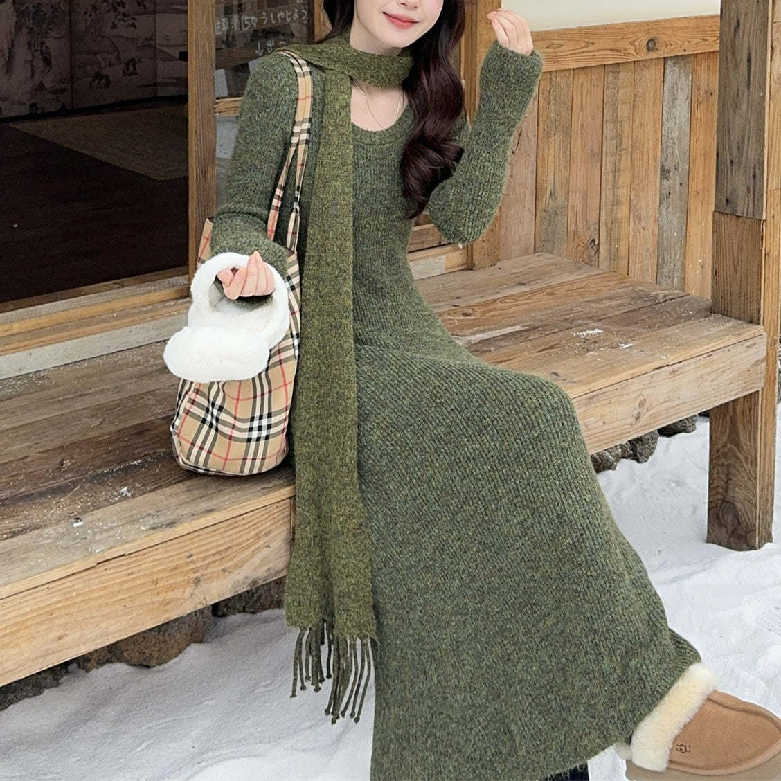 Slimming Long-Sleeved Knit Dress With A Scarf