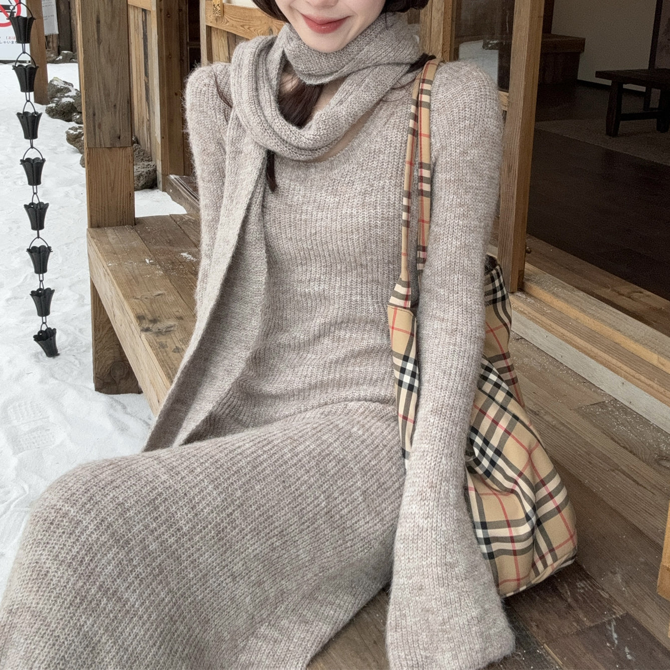 Slimming Long-Sleeved Knit Dress With A Scarf