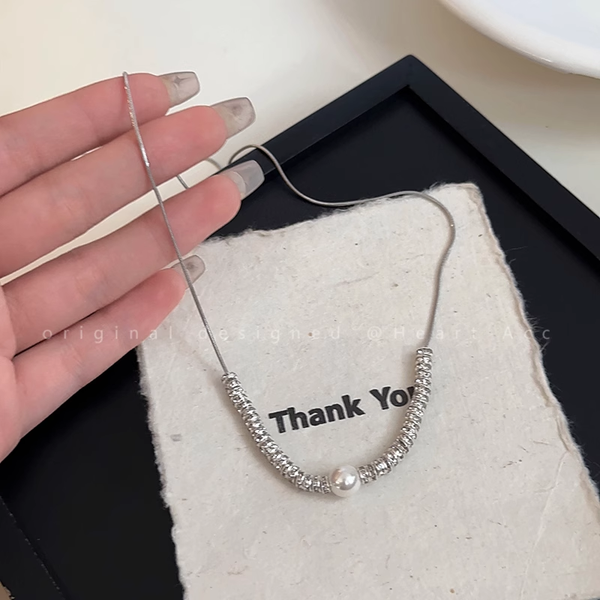 Broken Silver Pearl Clavicle Chain Titanium Steel Necklace