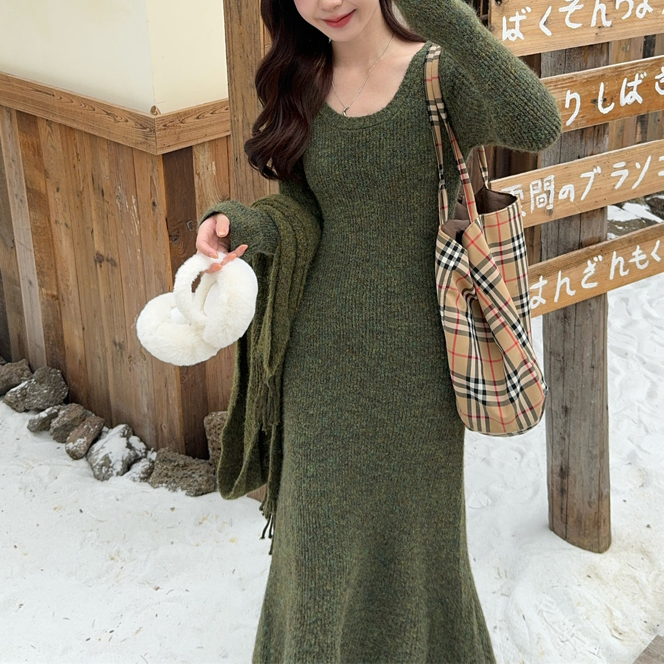 Slimming Long-Sleeved Knit Dress With A Scarf