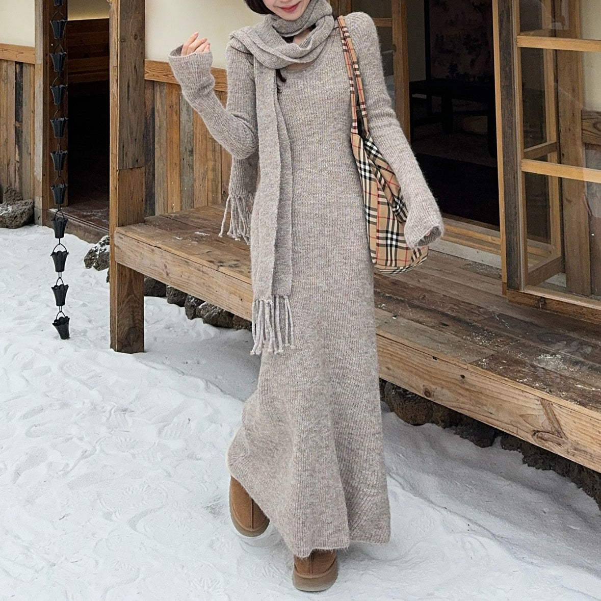 Slimming Long-Sleeved Knit Dress With A Scarf