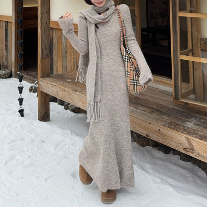 Slimming Long-Sleeved Knit Dress With A Scarf