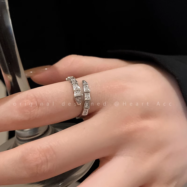Snake Sparkling Diamond Open Index Finger Design Ring