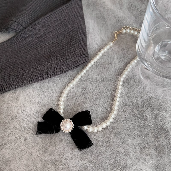 Black Velvet Bow Pearl Necklace Sweater Chain