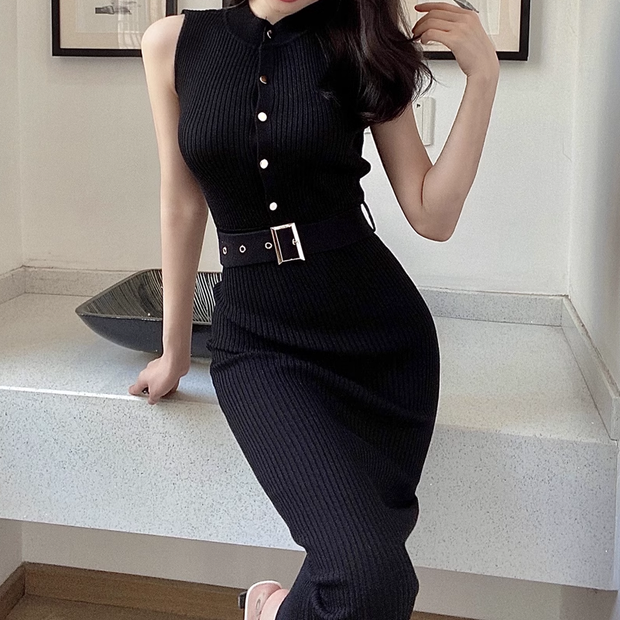 Sleeveless belted button slit stretch-knit dress