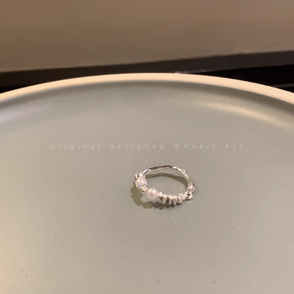 Irregular Broken Silver Pearl Index Finger Tail Ring