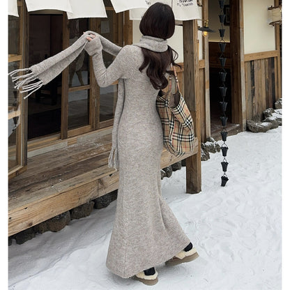 Slimming Long-Sleeved Knit Dress With A Scarf