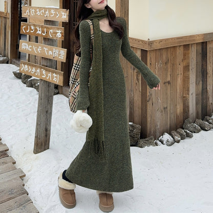 Slimming Long-Sleeved Knit Dress With A Scarf