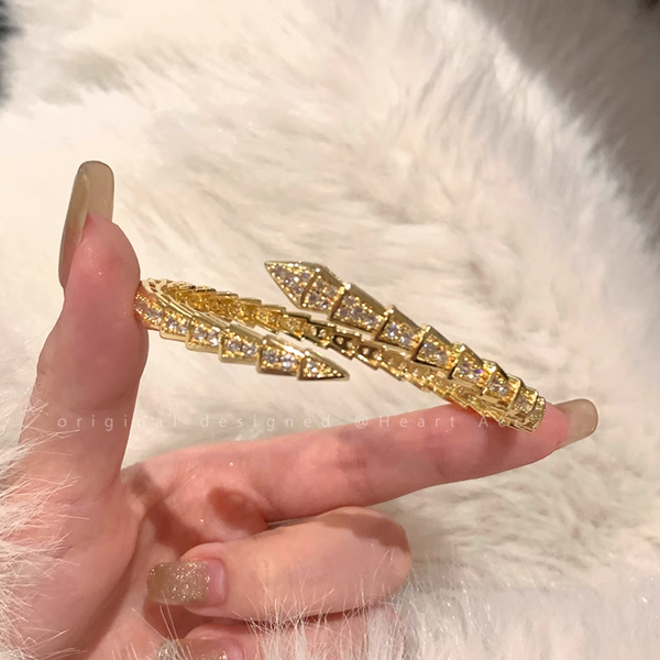 Micro-Encrusted Diamond Exquisite Snake-Shaped Bracelet