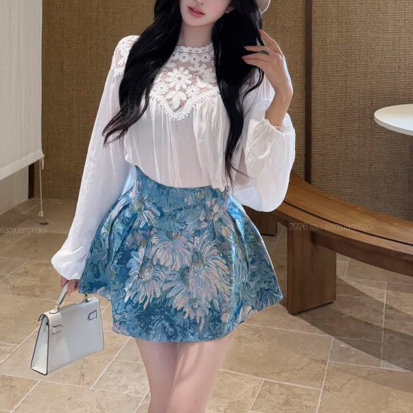Loose-Fitting Blouse With Lace Collar And Floral High-Waisted Skirt-Shorts Set