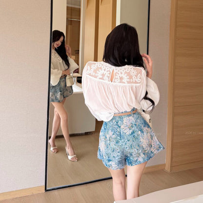 Loose-Fitting Blouse With Lace Collar And Floral High-Waisted Skirt-Shorts Set