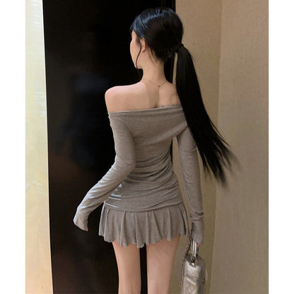 Casual-Chic Set Featuring An Off-Shoulder Long-Sleeve T-Shirt And A Pleated Mini Skirt