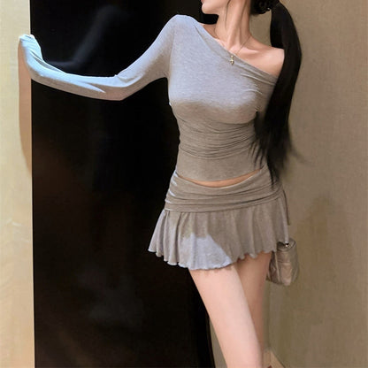 Casual-Chic Set Featuring An Off-Shoulder Long-Sleeve T-Shirt And A Pleated Mini Skirt