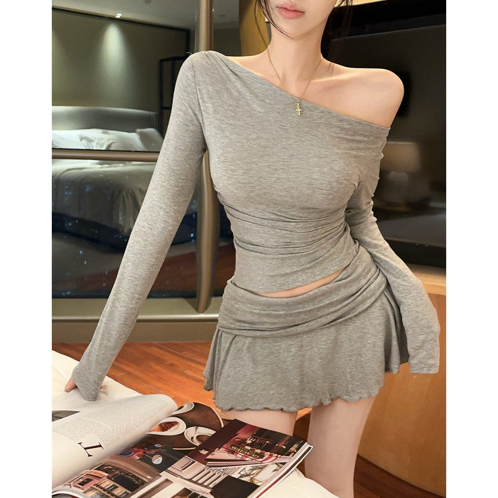 Casual-Chic Set Featuring An Off-Shoulder Long-Sleeve T-Shirt And A Pleated Mini Skirt