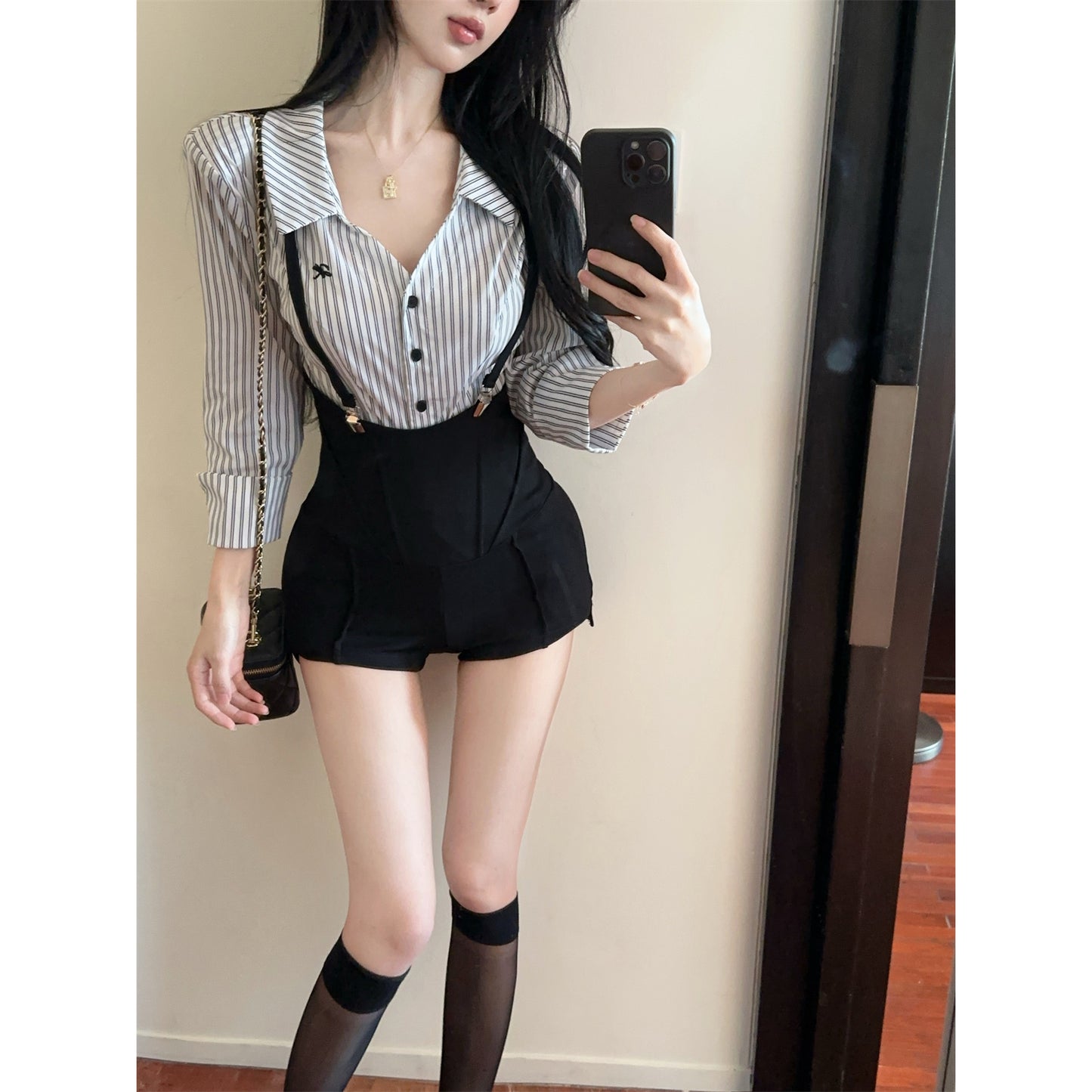 Sexy Contrasting Lapel Shirt And High-Waisted Overalls Shorts Set