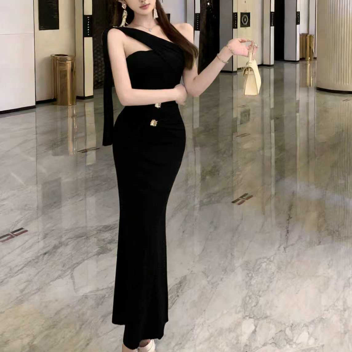 French-Style Sexy Sleeveless Halter Neck Black Dress