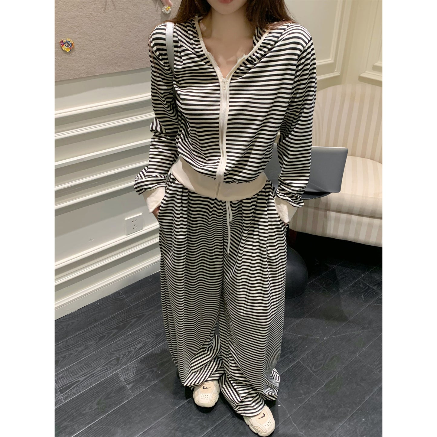 Casual-Chic Two-Piece Set Featuring A Hooded Zip-Up Cardigan And Wide-Leg Trousers