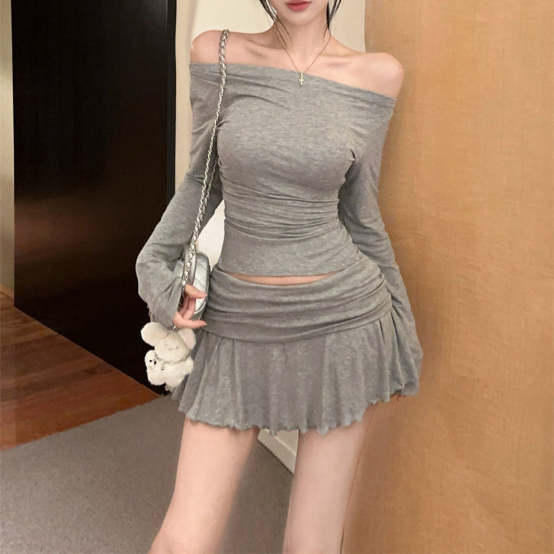 Casual-Chic Set Featuring An Off-Shoulder Long-Sleeve T-Shirt And A Pleated Mini Skirt