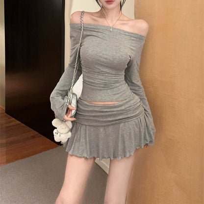 Casual-Chic Set Featuring An Off-Shoulder Long-Sleeve T-Shirt And A Pleated Mini Skirt