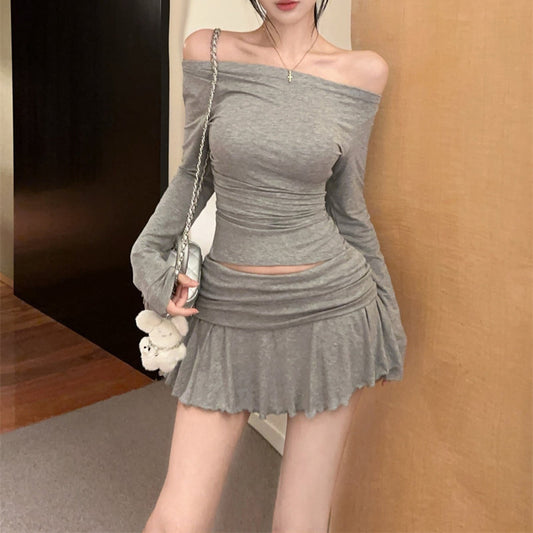 Casual-Chic Set Featuring An Off-Shoulder Long-Sleeve T-Shirt And A Pleated Mini Skirt