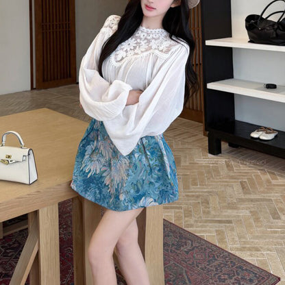 Loose-Fitting Blouse With Lace Collar And Floral High-Waisted Skirt-Shorts Set