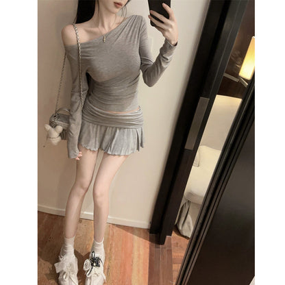 Casual-Chic Set Featuring An Off-Shoulder Long-Sleeve T-Shirt And A Pleated Mini Skirt