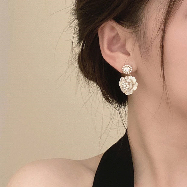 French temperament pearl petal silver stud earrings