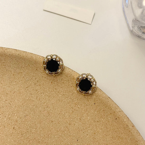 Retro Palace Stud Earrings Simple Hollow Pearl Earrings