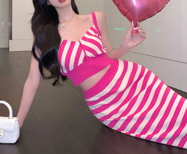 Sweet and sexy slim fit striped knit suspender suit